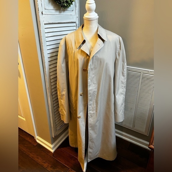 Hart Schaffner Marx Other - Men’s Hart Schaffner & Marx Khaki Trench Coat.Faux Fur removable lining.Size 44L